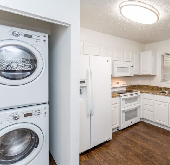 Carlyle Court Apartments in Indianapolis, IN